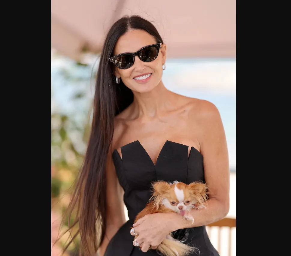 Transformasi Gaya Demi Moore dengan Potongan Bob