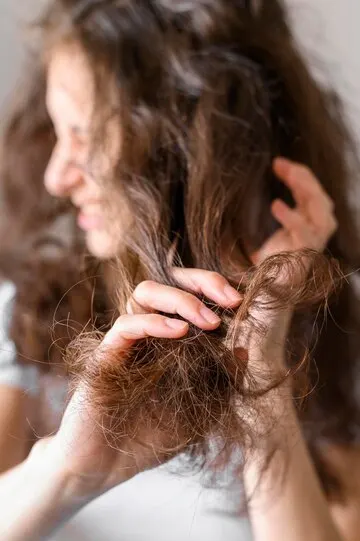 Tips dan Trik Mengatasi Rambut Kering dengan Bahan Alami