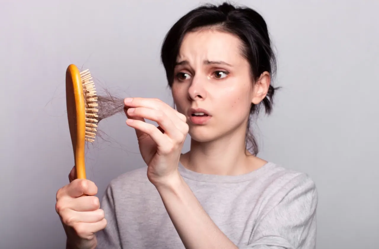 Bagaimana Gaya Hidup Sehari-hari Dapat Mempengaruhi Kerontokan Rambut?
