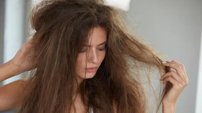 10 Tips Ampuh Mengatasi Rambut Kering dan Rusak