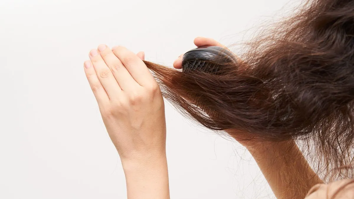 5 Produk Terbaik buat Bikin Rambut Kusut & Kering Jadi Lembut Kayak Sutra