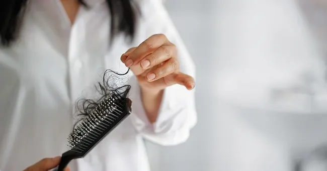 Stres Bikin Rambut Rontok? Gimana Caranya?