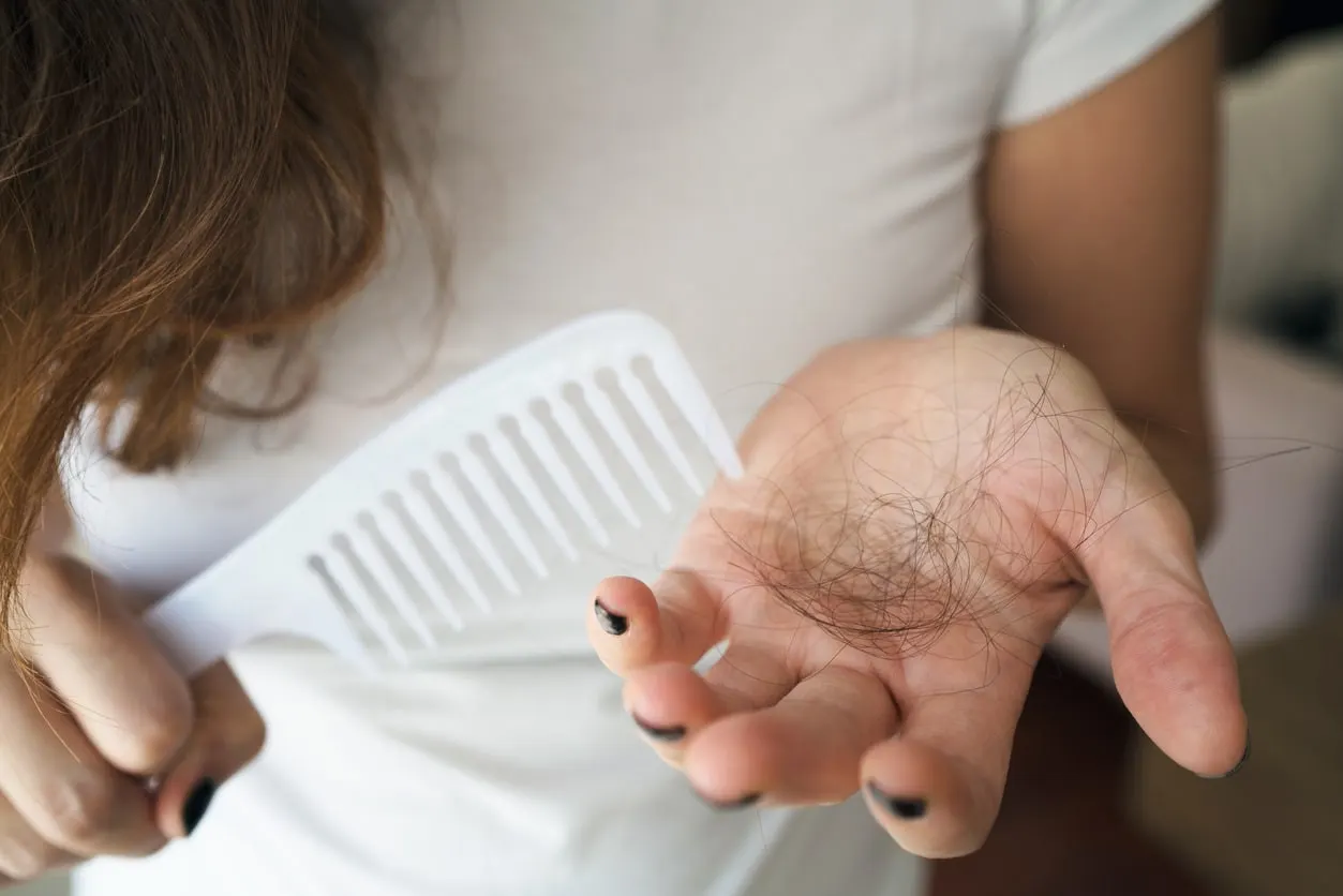 Vitamin dan Nutrisi Penting untuk Mengurangi Kerontokan Rambut pada Wanita
