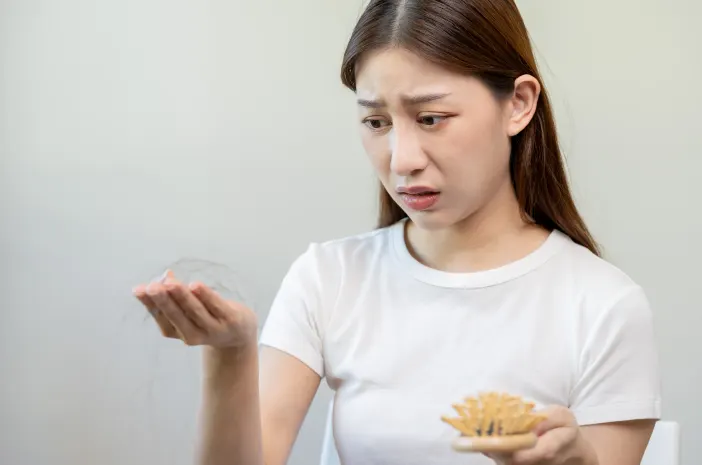 Stres Bisa Bikin Rambut Rontok? Ini Hubungan Antara Mental dan Rambut