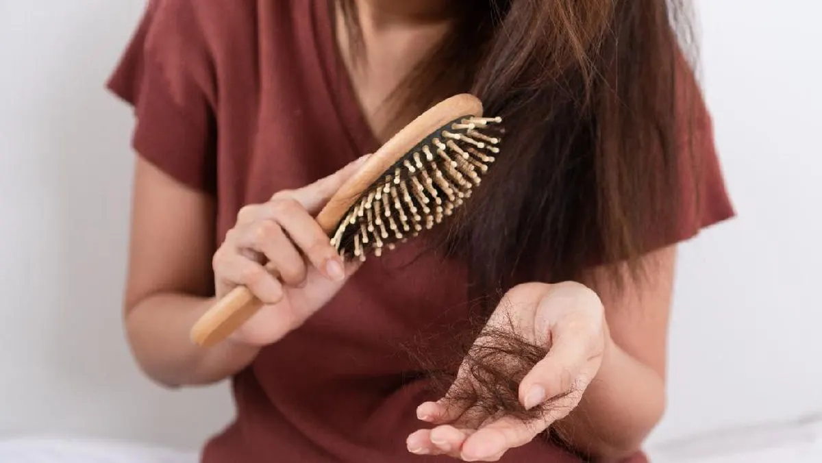 Penyebab Utama Kerontokan Rambut pada Pria dan Wanita yang Perlu Kamu Ketahui