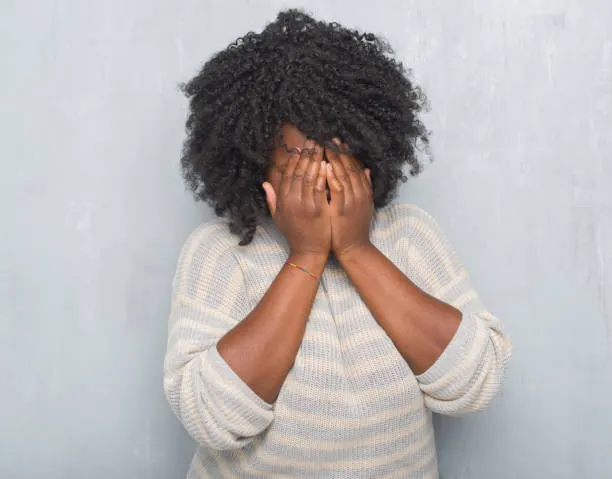 Kurang Pede dengan Rambut yang Terlalu Keriting? Kenali Penyebab, Dampak, dan Cara Merawatnya