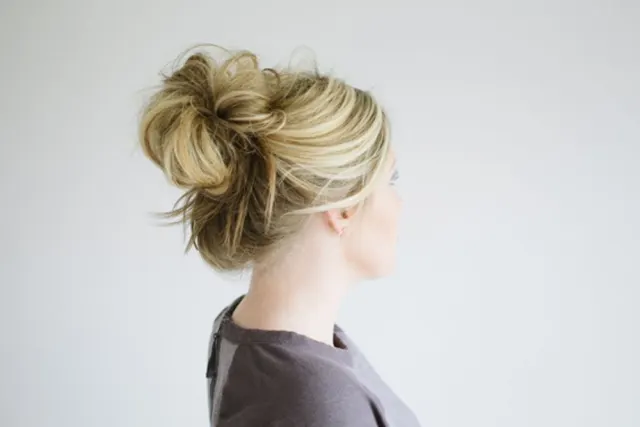 Messy Bun: Gaya Rambut Santai yang Tetap Stylish