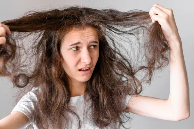 10 Tips Nyantai untuk Melindungi Rambut Panjang dari Kerusakan Alat Styling