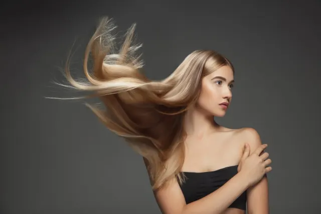 10 Tips Mudah Merawat Rambut Panjang agar Tetap Sehat dan Berkilau