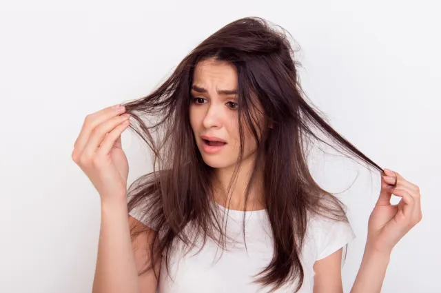 Bagaimana Bahan Kimia Merusak Struktur Rambut Anda?