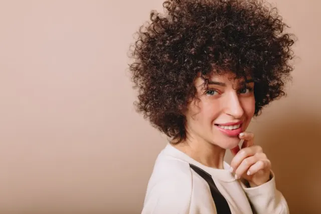 Antara Sayang dan Stress: Perjalanan Cinta dengan Rambut Super Keriting