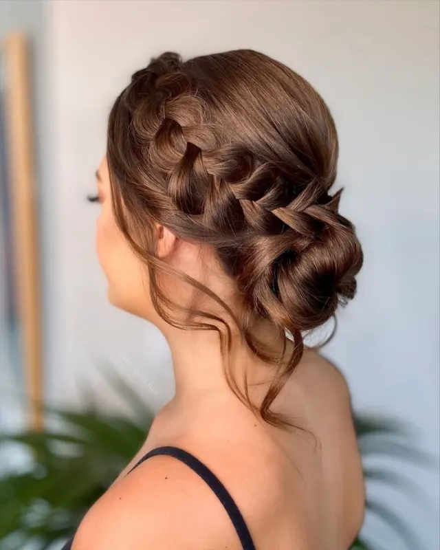 Gaya Rambut untuk Pesta Pernikahan (Sebagai Tamu)