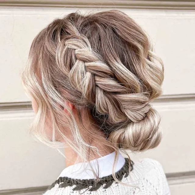 Rekomendasi Gaya Rambut untuk Acara Formal (Wedding, Wisuda)