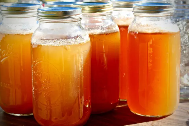 Manfaat Cuka Apel (Apple Cider Vinegar) sebagai Clarifying Rinse
