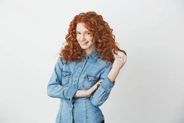 Teknik Styling untuk Rambut Keriting: Wash n Go, Twist Out, Bantu Knot